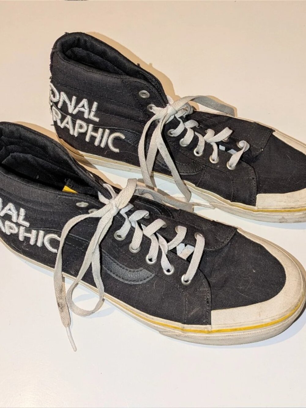 Vans Off the Wall Gym Shoes Men Size 11 High Tops Sold As Is